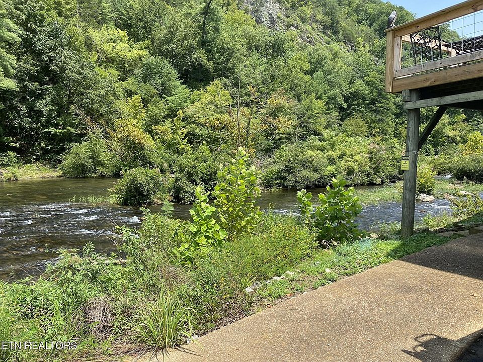 2nd image of 1665 Cherohala Skyway