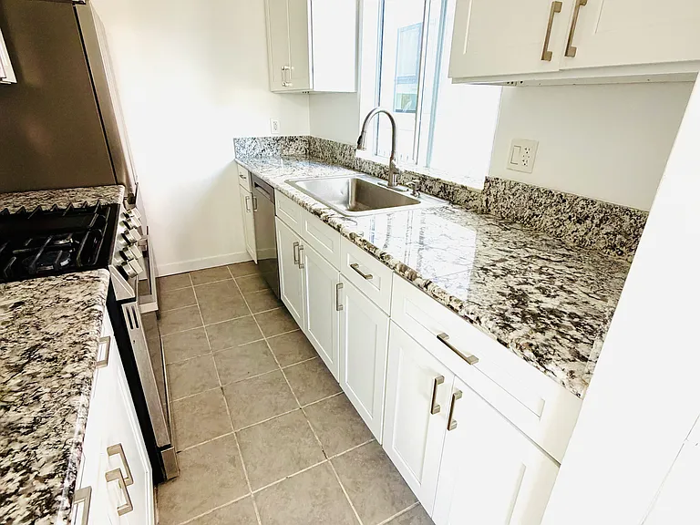 5139 Maplewood Ave #103 — Photo 25
