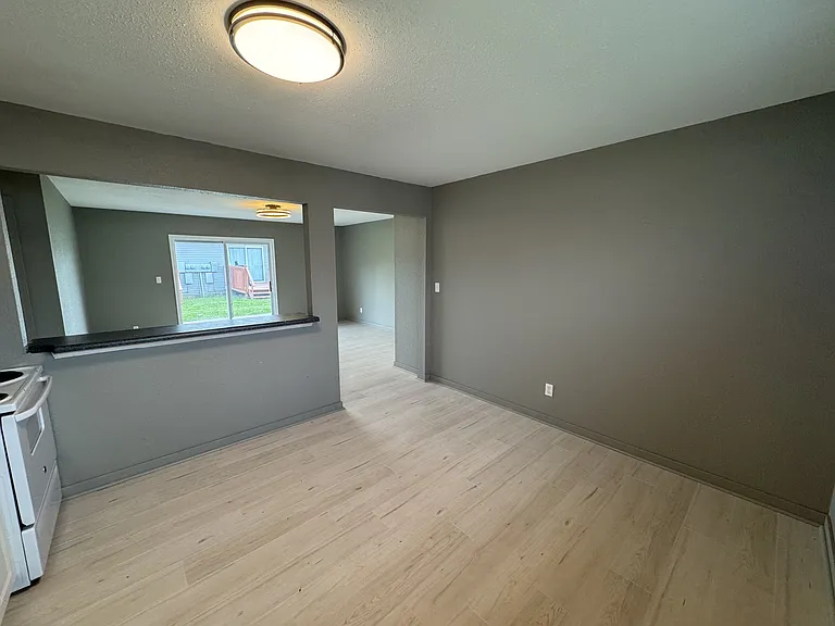 399 W Allen St — Photo 10