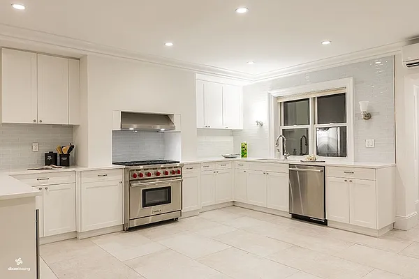 Rented by Dixon Advisory USA Inc. | media 36