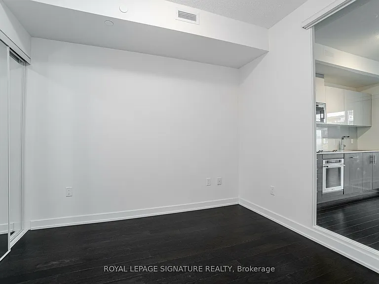 330 Richmond St W #811 — Photo 15