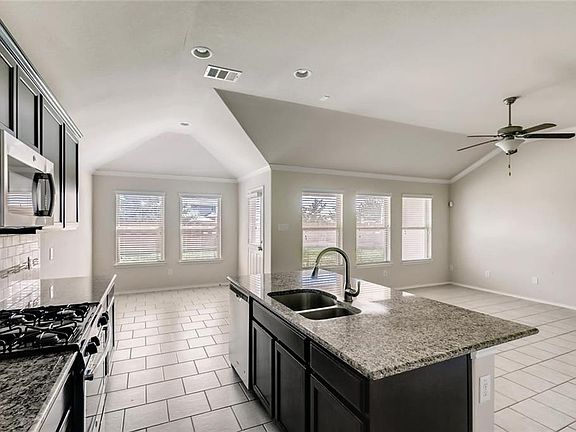 4th image of 217 Briar Park Dr