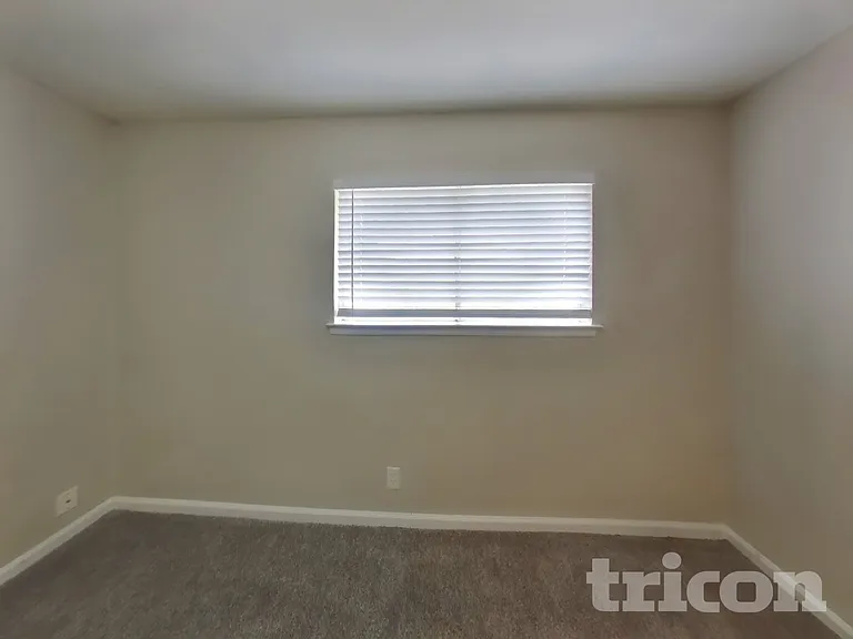 7326 Glen Trl — Photo 10