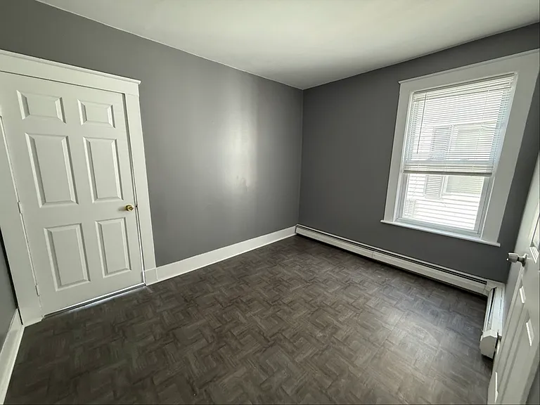 27 Carleton Ave #2 — Photo 8