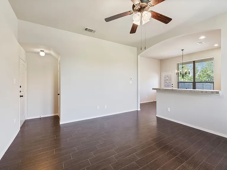 339 Orbit Dr — Photo 4