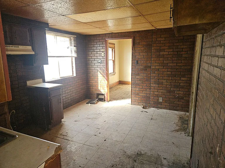 910 Woodward Ave — Photo 10