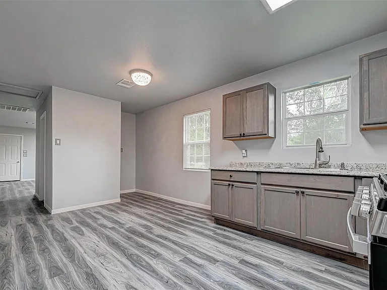 15897 Dewberry Ln — Photo 6