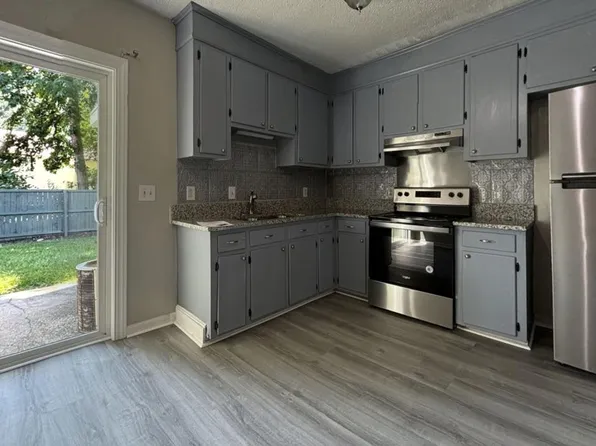 2 & 3 Bedroom Townhomes in West Ashley, 2103 Rondo St, Charleston, SC 29414