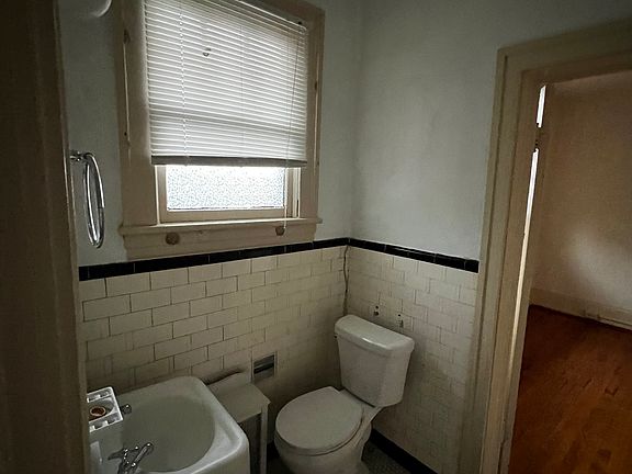 4th image of 119 Albemarle Ave SW #C1