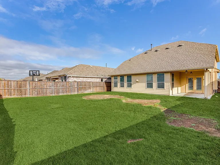 1900 Outpost Creek Ln — Photo 24
