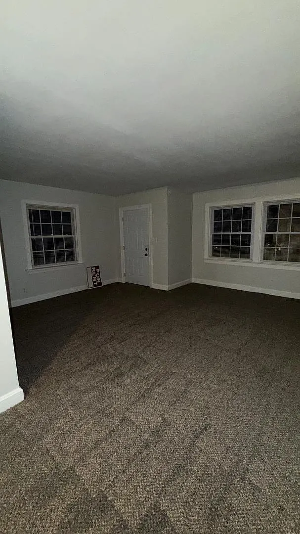 914 Clark St - Unit 916 — Photo 2