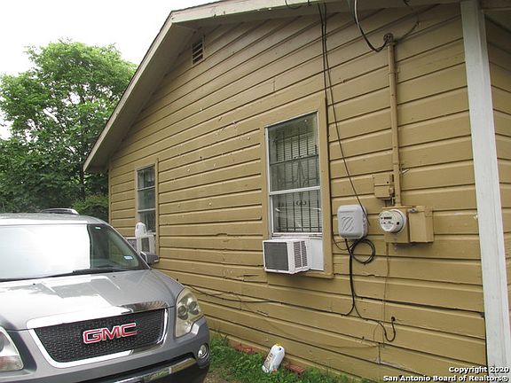 3rd image of 838 NW 26th St