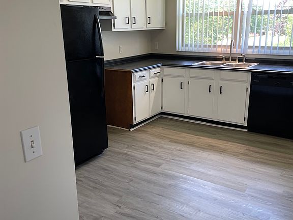 3rd image of 35C Springbrook Cir