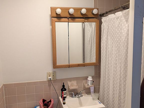 4th image of 52 Garden St APT 5