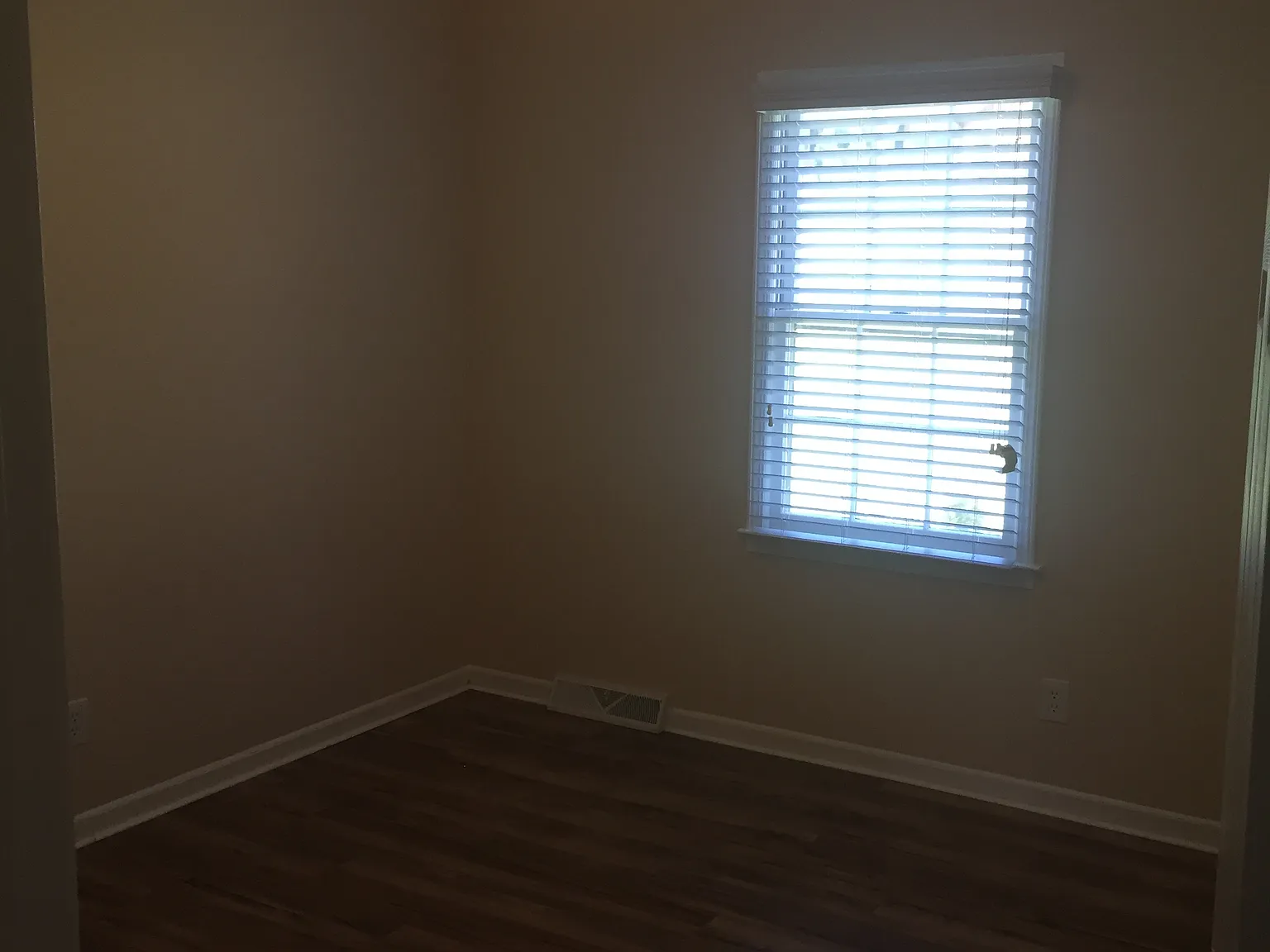 3 bed, 1242 sqft, $1,700 — Photo 2