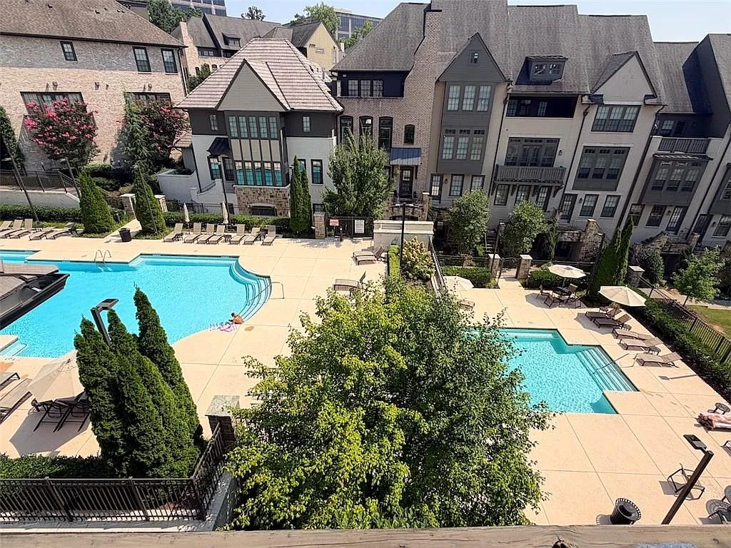 4 bed, 4.5 bath, 3900 sqft, $6,990 — Photo 3