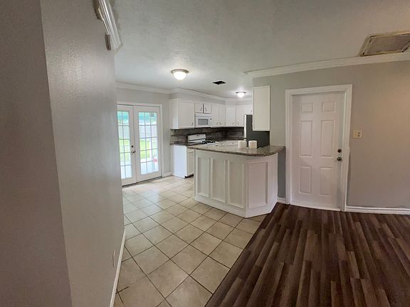 5th image of 2026 10th St