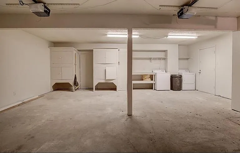 2 garage bays, workshop, laundry