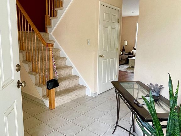 3rd image of 34 Shelley Cir