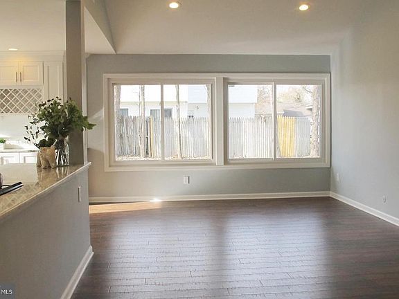 5th image of 9 Erynwood Ave