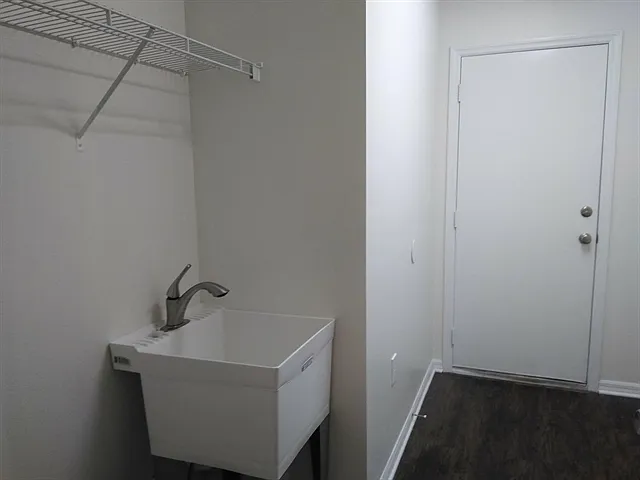 1443 Baythorn Dr — Photo 24