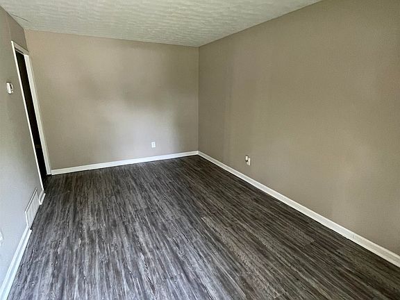 3rd image of 3056 Ashwood St