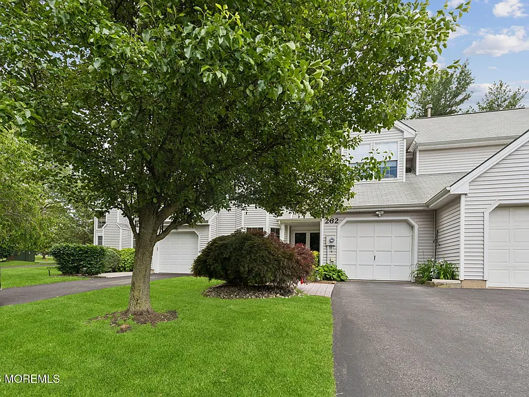 262 Daffodil Dr — Photo 1
