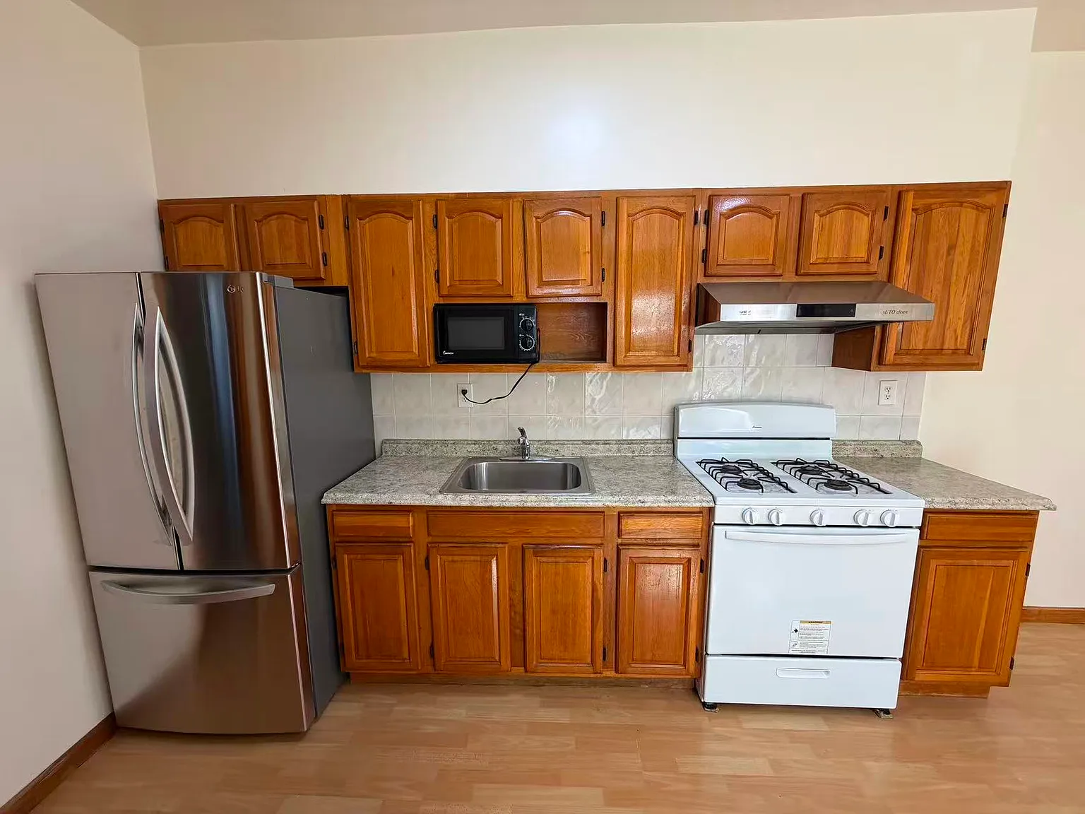 2 bed, 1200 sqft, $2,700 — Photo 2