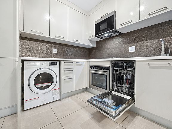 3rd image of 723 11th Ave #3BC