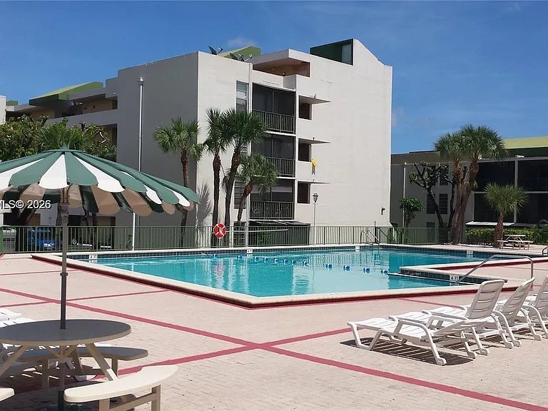 8860 Fontainebleau Blvd #405 — Photo 17