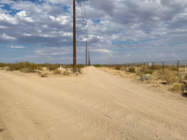 Benton Ave, Mojave, CA 93501