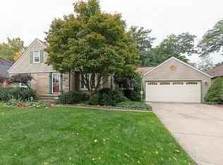 5898 Chestnut Hills Dr, Parma, OH 44129