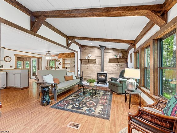 4th image of 395 Woodbine Dr
