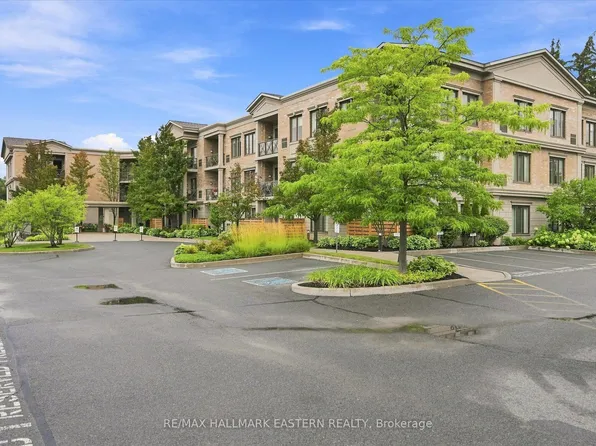 869 Clonsilla Ave #Penthouse 16, Peterborough, ON K9J 0B7