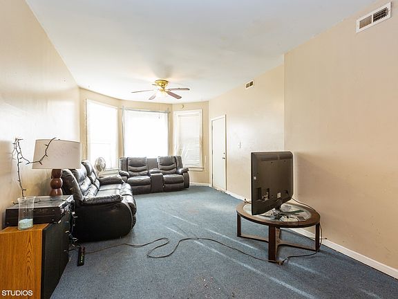 5th image of 1121 N Lawndale Ave