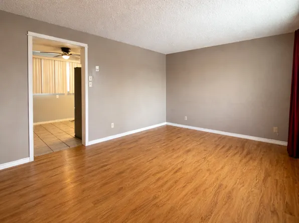 1951 73rd St NW, Edmonton, AB T6K 2B6