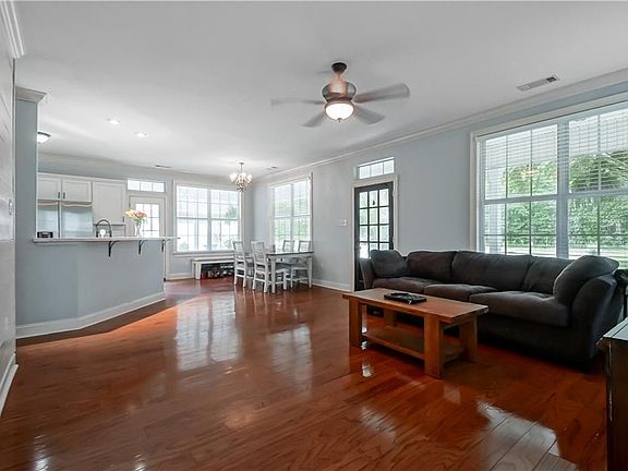 5th image of 73566 Chapman Dr
