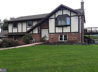 36 Hunter Liggett Dr, Shoemakersville, PA 19555