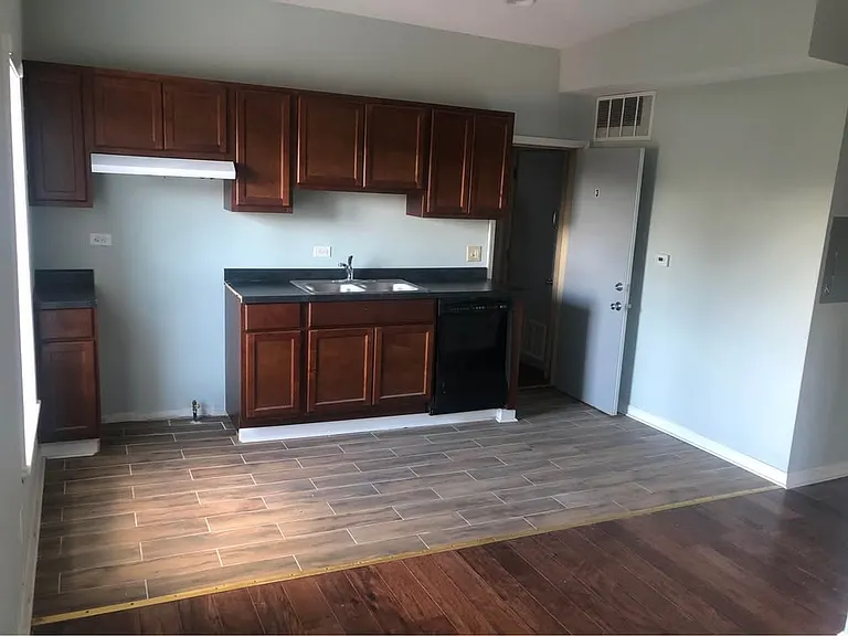 266 E Cass St #12 — Photo 10