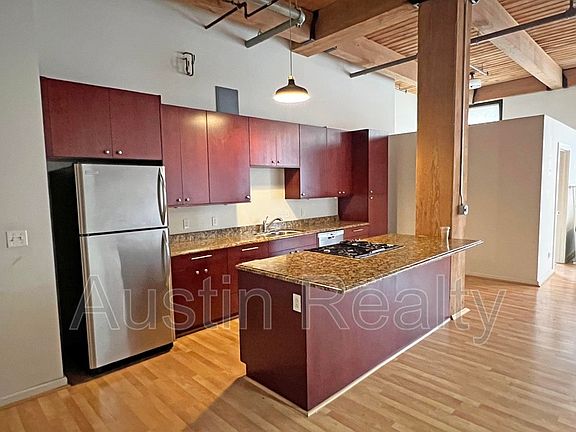3rd image of 901 Washington Ave Unit 306