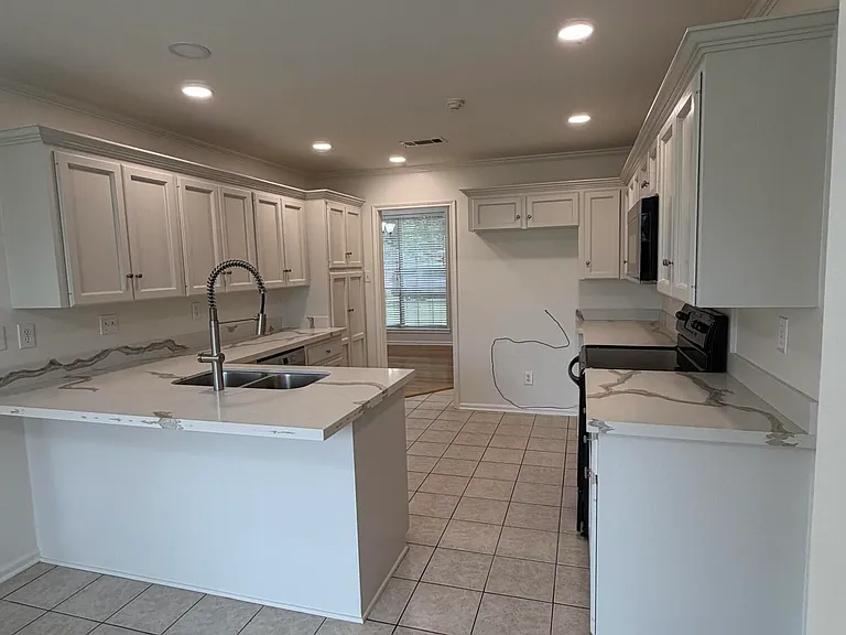 103 Kirkwood Ln — Photo 5
