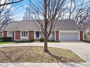 8004 El Monte St, Prairie Village, KS 66208