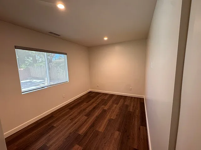1351 Virginia Ave — Photo 12