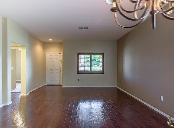 5th image of 676 Flying Cloud Dr W