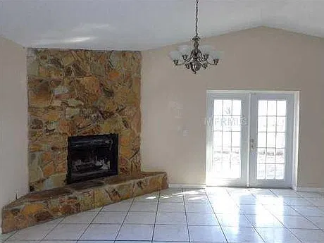 4 bed, 1311 sqft, $2,000 — Photo 3