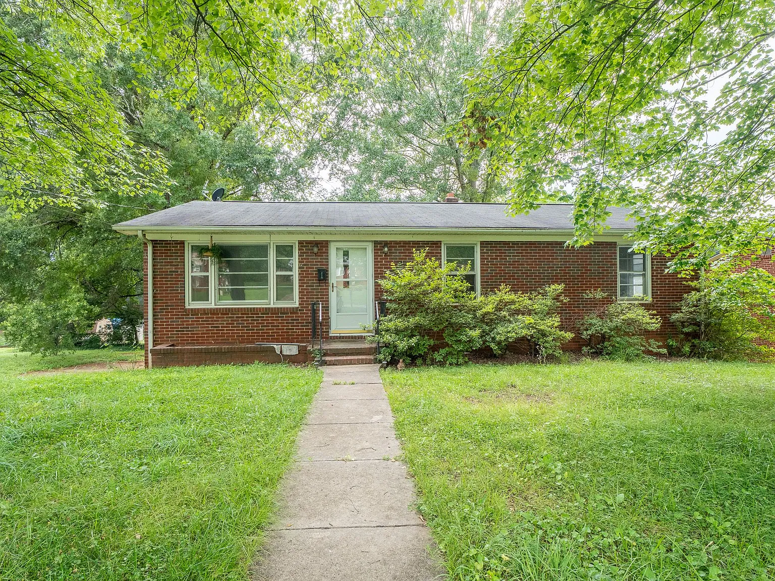 3 bed, 1.5 bath, 1200 sqft, $1,500 — Photo 1