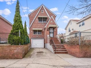 2021 Hering Ave, Bronx, NY 10461