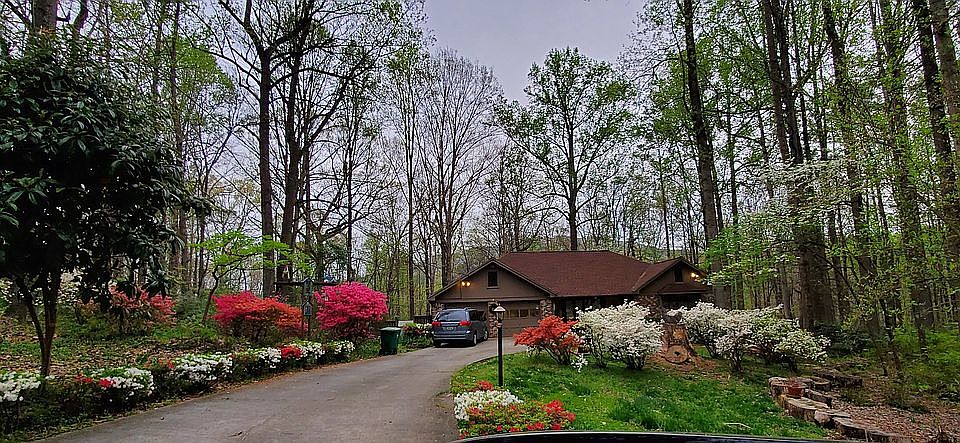 2nd image of 586 Mountain Park Trl