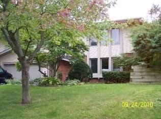 727 Cameron Cir, Hartland, WI 53029