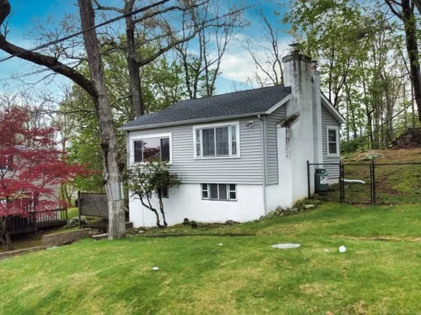 36 Wildwood Shores Dr, Hopatcong Boro, NJ 07843